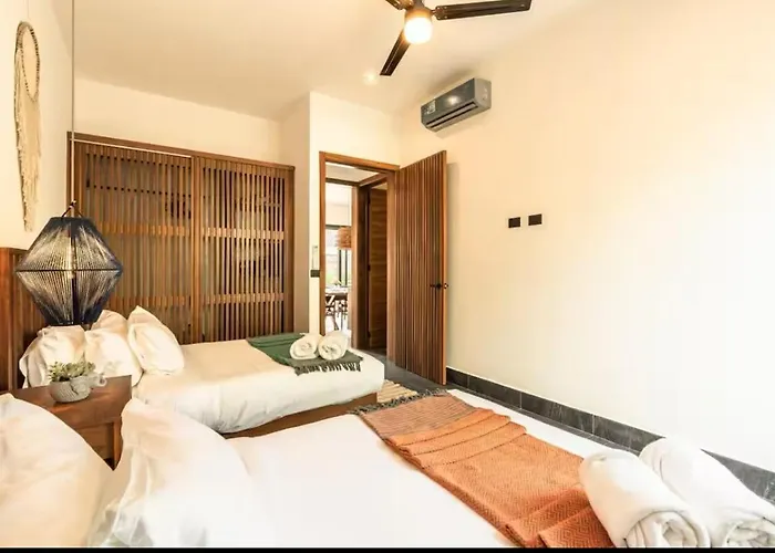 Casa Luv 4br 4ba Downtown 2 Private Pools